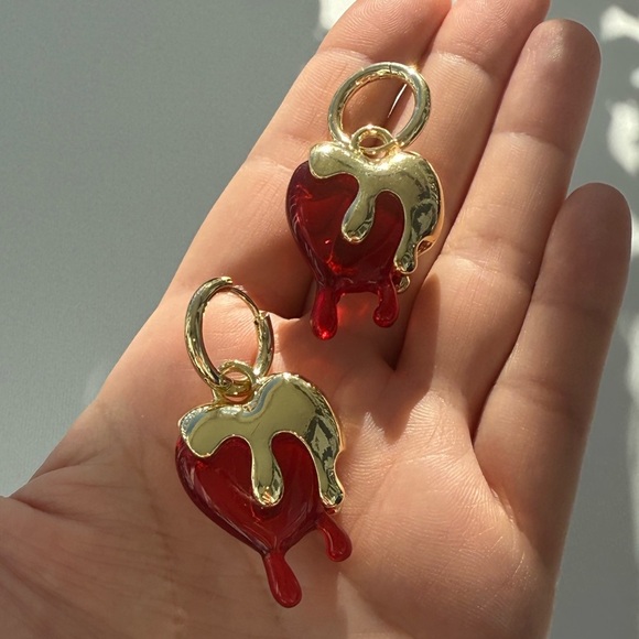 Red Dripping Heart Hoop Earrings 
Gold Resin Statement Jewelry stylish - Picture 10 of 10